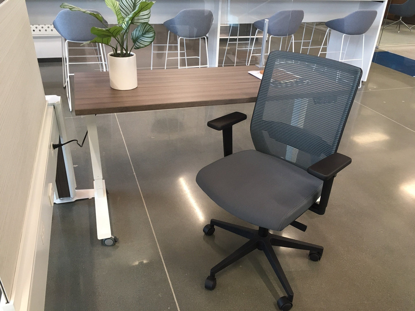 Load image into Gallery viewer, Vektor Task Chair by Friant - Wholesale Office Furniture
